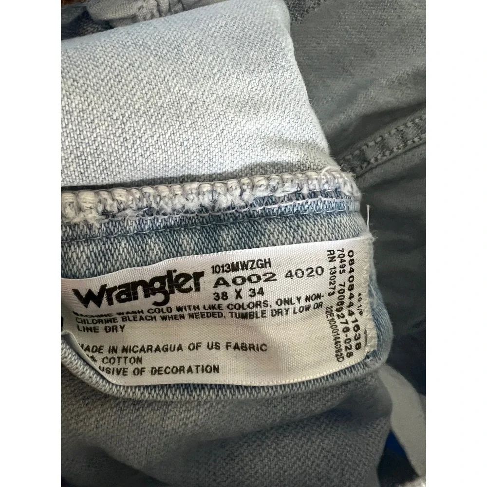 Wrangler Cowboy Cut Relaxed Fit Light Wash Jeans 38x34 1013MWZGH Mens Denim - Picture 2 of 4